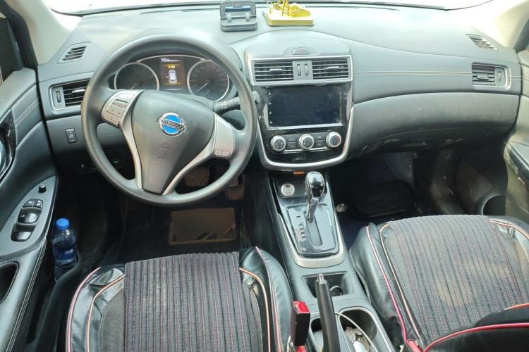 Used Nissan Tiida 2019 1.6L CVT Smart Drive Version China VI Standard Center Console