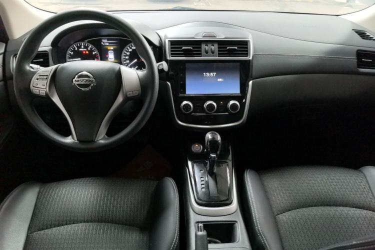 Used Nissan Tiida 2019 1.6L CVT Smart Drive Version China VI Standard Center Console