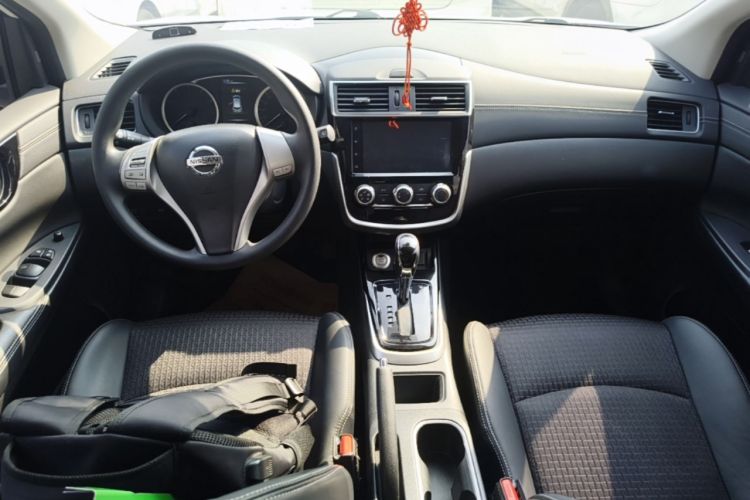 Used Nissan Tiida 2019 1.6L CVT Smart Drive Version China VI Standard Center Console