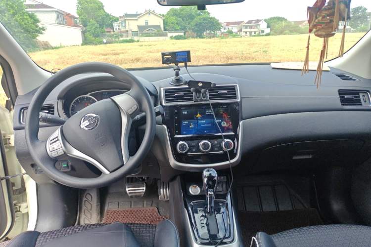Used Nissan Tiida 2019 1.6L CVT Smart Drive Version China VI Standard Center Console