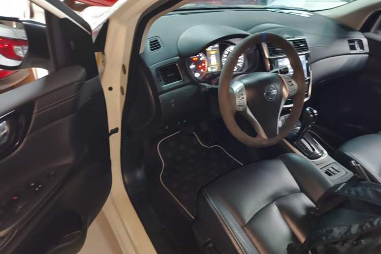 Used Nissan Tiida 2019 1.6L CVT ZhiZun Edition China VI standard Driver Seat