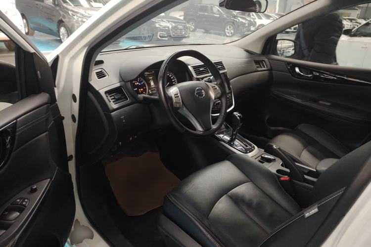 Used Nissan Tiida 2019 1.6L CVT ZhiZun Edition China VI standard Driver Seat