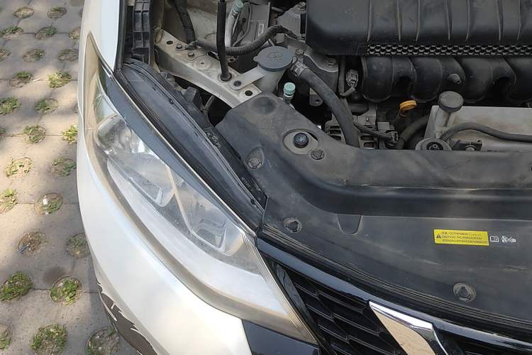 Used Nissan Tiida 2019 1.6L CVT Smart Drive Version China VI Standard Engine Bay Right