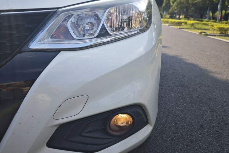 Used Nissan Tiida 2019 1.6L CVT Smart Drive Version China VI Standard Exterior 3