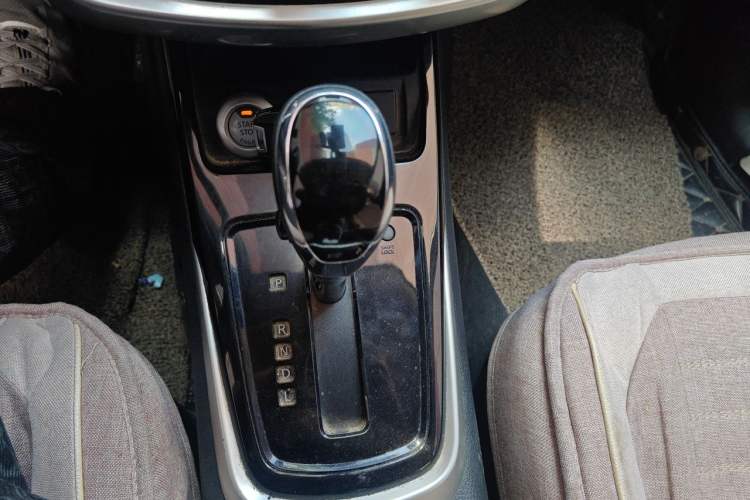 Used Nissan Tiida 2019 1.6L CVT Smart Enjoyment Version China VI Standard Gear Lever