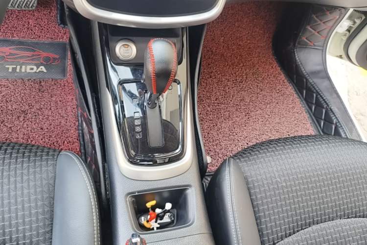 Used Nissan Tiida 2019 1.6L CVT Smart Drive Version China VI Standard Gear Lever