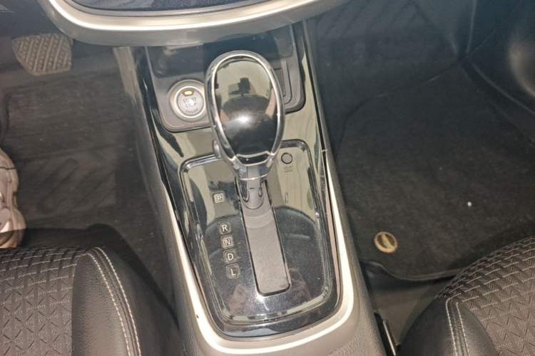 Used Nissan Tiida 2019 1.6L CVT Smart Enjoyment Version China V Standard Gear Lever