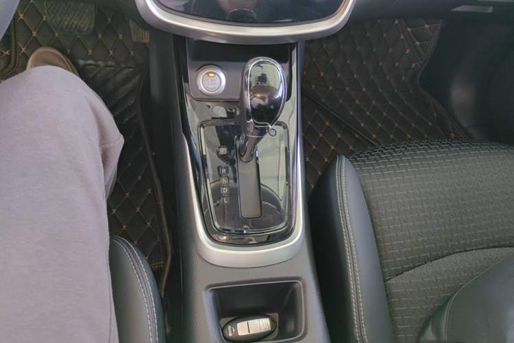 Used Nissan Tiida 2019 1.6L CVT Smart Drive Version China VI Standard Gear Lever