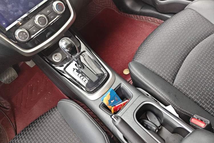Used Nissan Tiida 2019 1.6L CVT Smart Drive Version China VI Standard Gear Lever