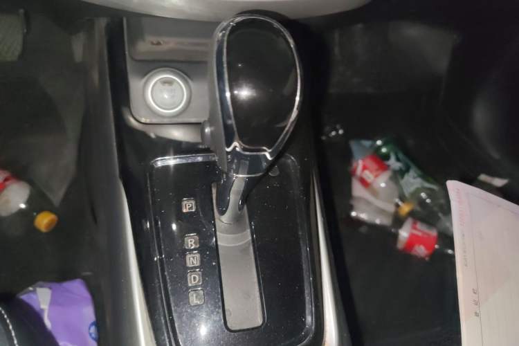 Used Nissan Tiida 2019 1.6L CVT Smart Drive Version China VI Standard Gear Lever