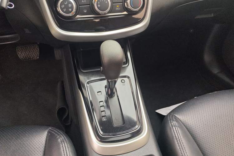 Used Nissan Tiida 2019 1.6L CVT Cool Edition China VI Standard Gear Lever