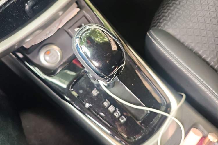 Used Nissan Tiida 2019 1.6L CVT Smart Drive Version China VI Standard Gear Lever