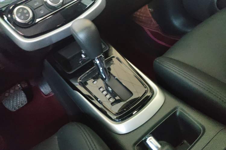 Used Nissan Tiida 2019 1.6L CVT Cool Edition China VI Standard Gear Lever