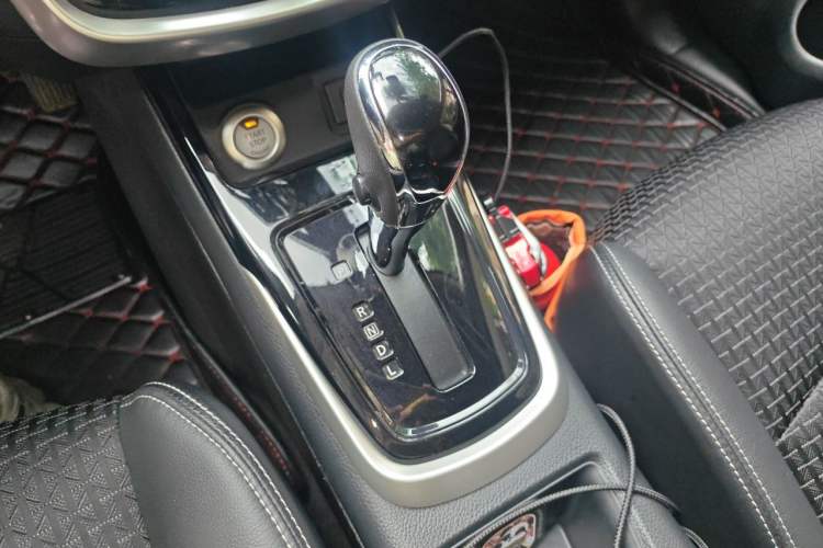 Used Nissan Tiida 2019 1.6L CVT Smart Drive Version China VI Standard Gear Lever
