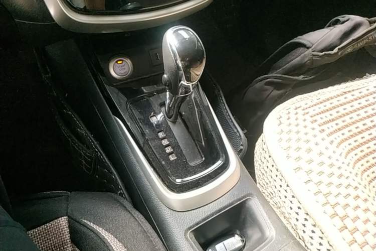 Used Nissan Tiida 2019 1.6L CVT Smart Drive Version China VI Standard Gear Lever