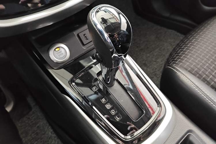 Used Nissan Tiida 2019 1.6L CVT Smart Drive Version China VI Standard Gear Lever