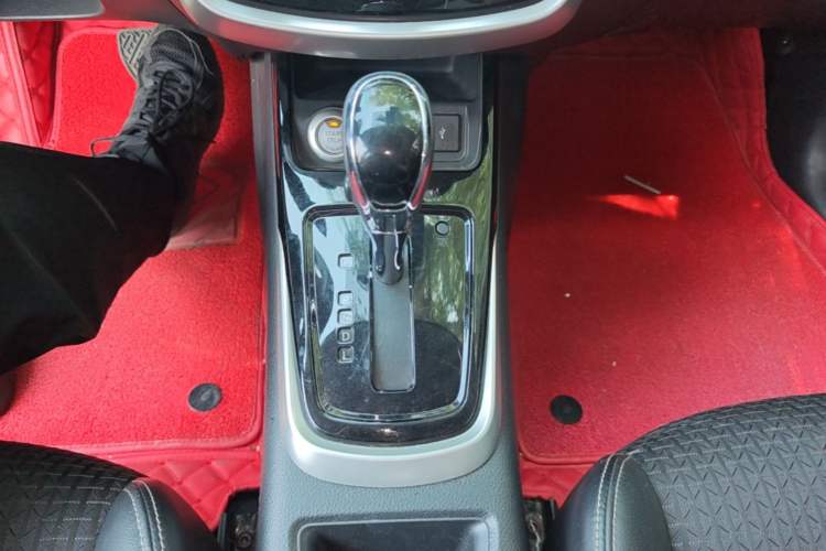 Used Nissan Tiida 2019 1.6L CVT Smart Drive Version China VI Standard Gear Lever