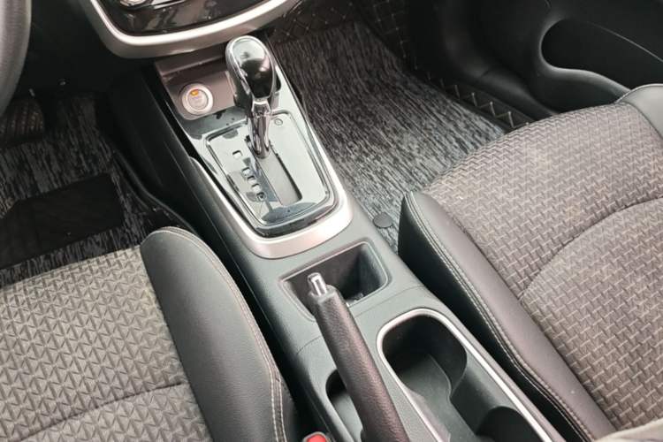 Used Nissan Tiida 2019 1.6L CVT Smart Drive Version China VI Standard Gear Lever