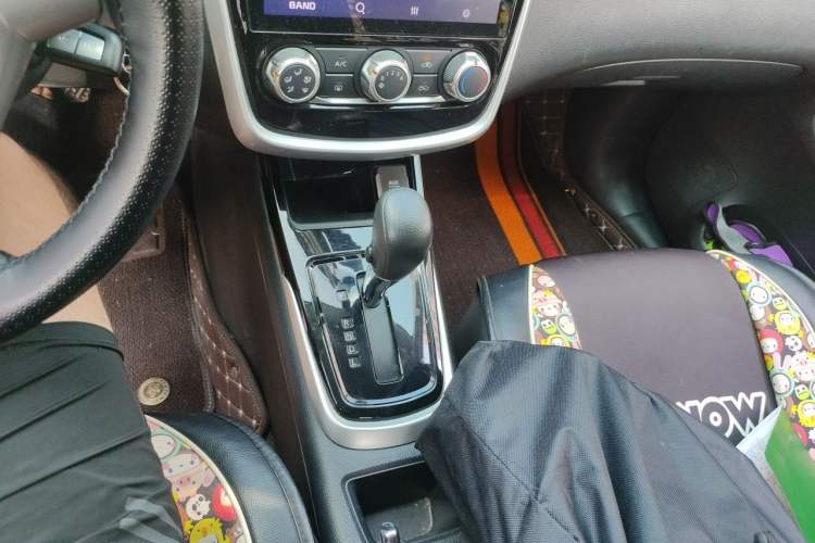 Used Nissan Tiida 2019 1.6L CVT Cool Edition China VI Standard Gear Lever