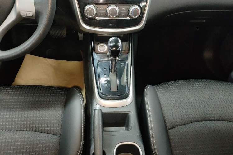 Used Nissan Tiida 2019 1.6L CVT Smart Drive Version China VI Standard Gear Lever