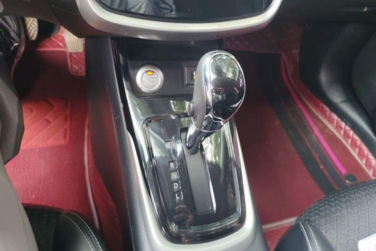 Used Nissan Tiida 2019 1.6L CVT Smart Drive Version China VI Standard Gear Lever
