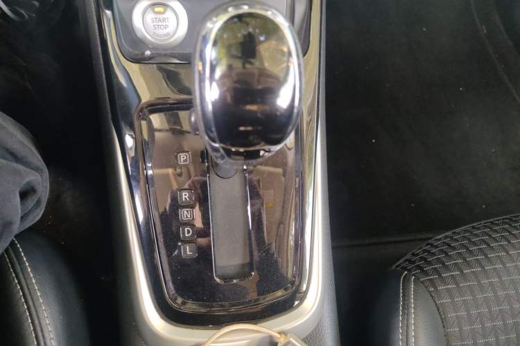 Used Nissan Tiida 2019 1.6L CVT Smart Drive Version China VI Standard Gear Lever