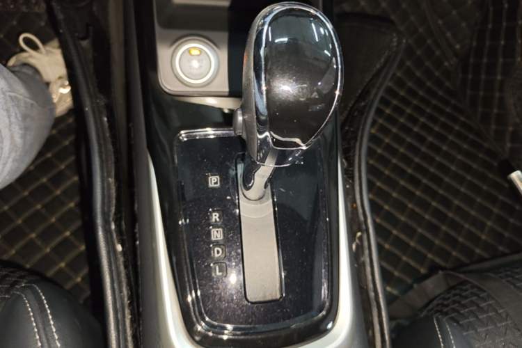Used Nissan Tiida 2019 1.6L CVT Smart Drive Version China VI Standard Gear Lever