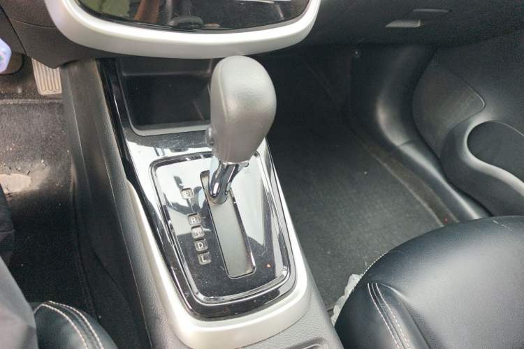 Used Nissan Tiida 2019 1.6L CVT Cool Edition China VI Standard Gear Lever