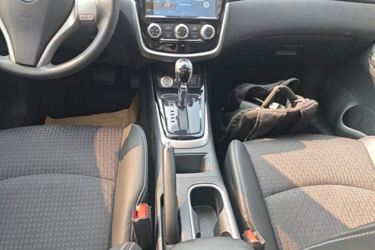 Used Nissan Tiida 2019 1.6L CVT Smart Enjoyment Version China V Standard Gear Lever