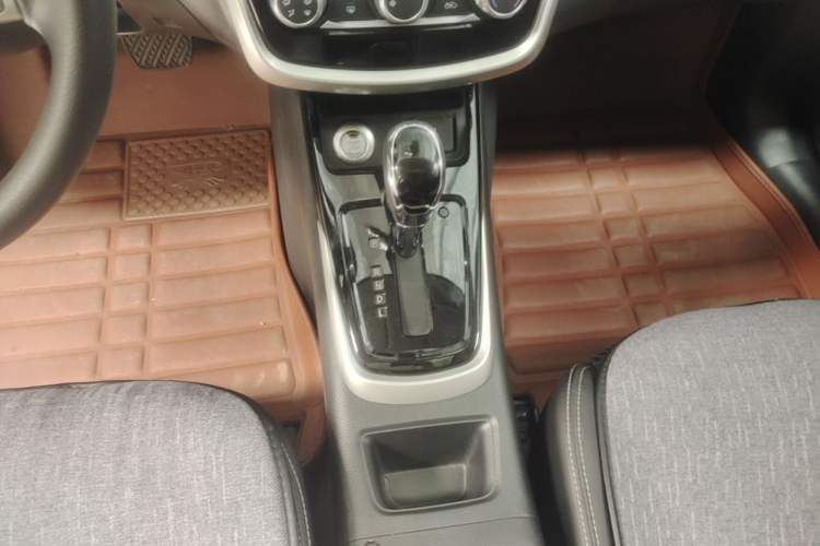 Used Nissan Tiida 2019 1.6L CVT Smart Drive Version China VI Standard Gear Lever