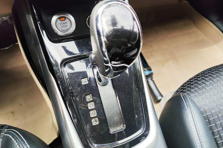 Used Nissan Tiida 2019 1.6L CVT Smart Drive Version China V Standard Gear Lever