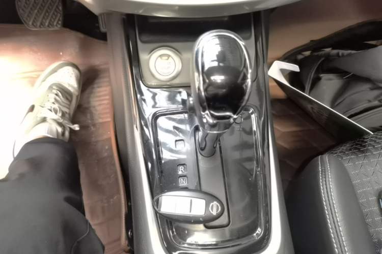 Used Nissan Tiida 2019 1.6L CVT Smart Drive Version China VI Standard Gear Lever
