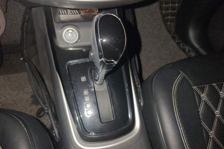 Used Nissan Tiida 2019 1.6L CVT Smart Drive Version China VI Standard Gear Lever