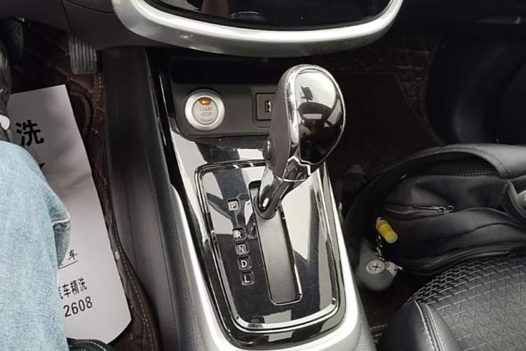 Used Nissan Tiida 2019 1.6L CVT Smart Drive Version China VI Standard Gear Lever
