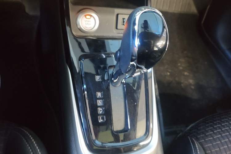 Used Nissan Tiida 2019 1.6L CVT Smart Drive Version China VI Standard Gear Lever