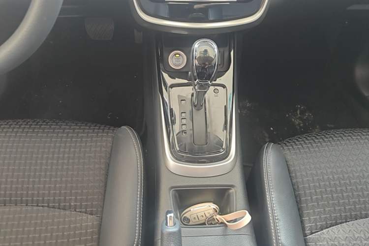 Used Nissan Tiida 2019 1.6L CVT Smart Drive Version China VI Standard Gear Lever