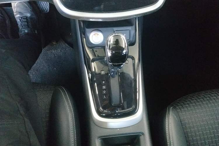 Used Nissan Tiida 2019 1.6L CVT Smart Drive Version China VI Standard Gear Lever