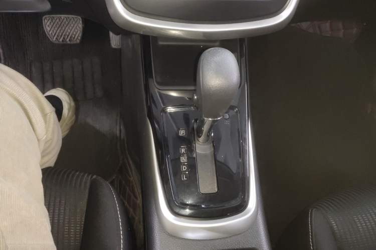 Used Nissan Tiida 2019 1.6L CVT Cool Dynamic Version China V Standard Gear Lever
