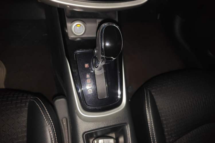 Used Nissan Tiida 2019 1.6L CVT Smart Enjoyment Version China VI Standard Gear Lever