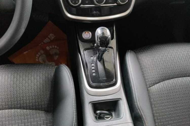 Used Nissan Tiida 2019 1.6L CVT Smart Drive Version China VI Standard Gear Lever