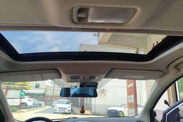 Used Nissan Tiida 2019 1.6L CVT Smart Drive Version China VI Standard Headliner