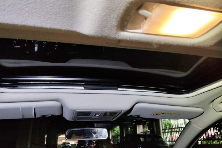 Used Nissan Tiida 2019 1.6L CVT Smart Enjoyment Version China VI Standard Headliner