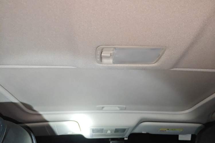 Used Nissan Tiida 2019 1.6L CVT Smart Drive Version China VI Standard Headliner