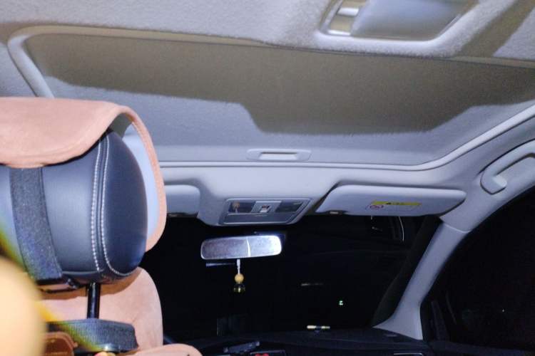 Used Nissan Tiida 2019 1.6L CVT Smart Drive Version China VI Standard Headliner