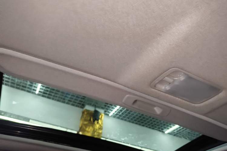 Used Nissan Tiida 2019 1.6L CVT Smart Drive Version China VI Standard Headliner