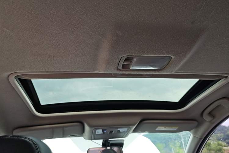 Used Nissan Tiida 2019 1.6L CVT Smart Drive Version China VI Standard Headliner