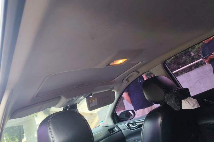 Used Nissan Tiida 2019 1.6L CVT Smart Drive Version China VI Standard Headliner