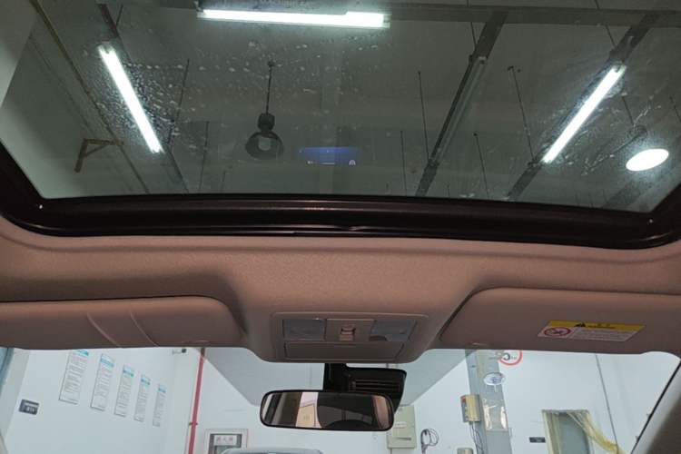 Used Nissan Tiida 2019 1.6L CVT Smart Drive Version China VI Standard Headliner