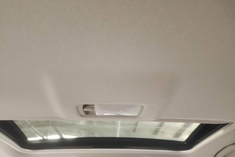 Used Nissan Tiida 2019 1.6L CVT Smart Drive Version China VI Standard Headliner