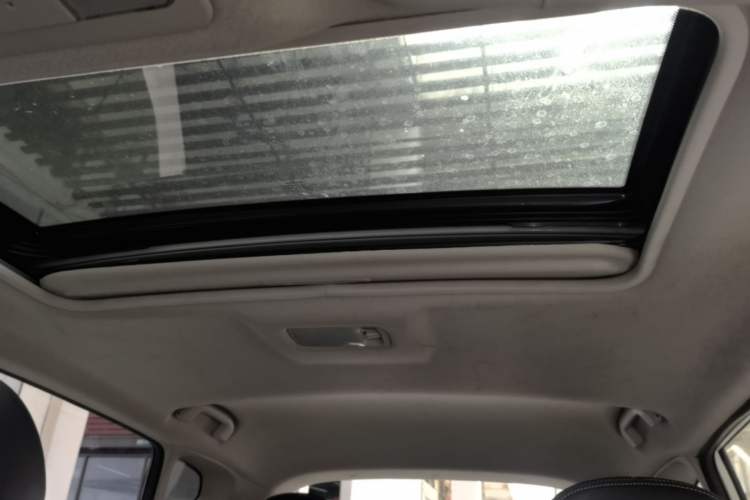 Used Nissan Tiida 2019 1.6L CVT Smart Drive Version China VI Standard Headliner